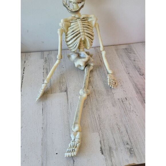 Spearhead 1994 AS IS skeleton hanging Halloween prop decor - Picture 2 of 15